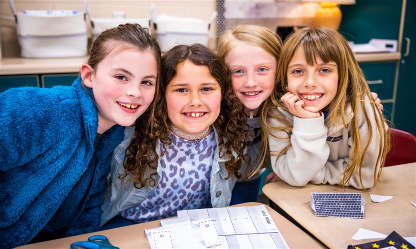 Students make paper houses
